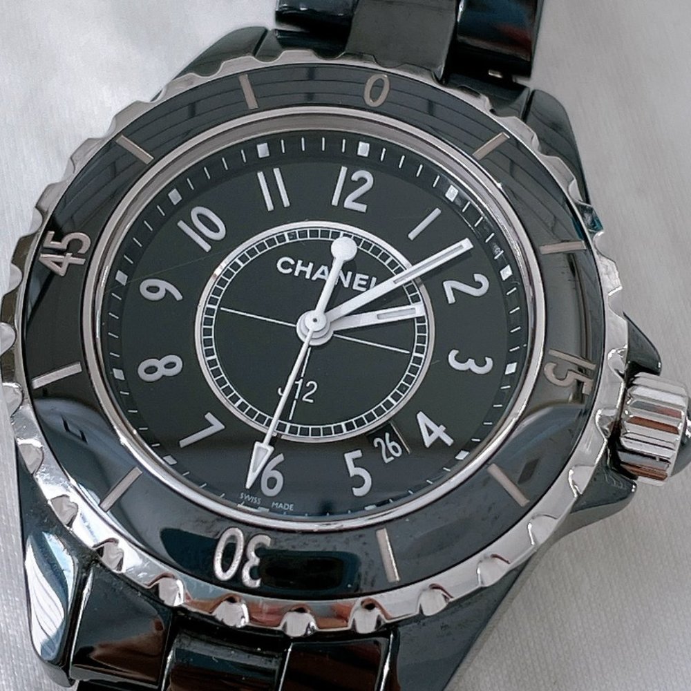 98% NEW CHANEL J12 BLACK WATCH - Picture 6 of 8